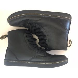 Dr. Martens black leather shoreditch boots